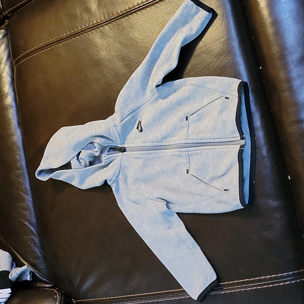 Nike tech Boys hoodie sz 18m